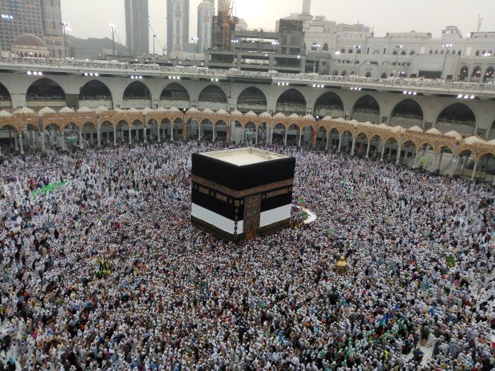 Ka'bah, artinya, kubus, kotak. Lokasinya berada di Makkah. Di sinilah umat Islam berhaji.