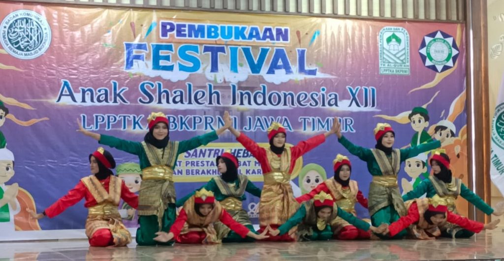 Festival Anak Saleh Indonesia (FASI) XII Jawa Timur dibuka. Sejumlah kejutan mewarnai acara yang dibuka di Aula PB Sudirman Pemerintah Kabupaten Jember, Jawa Timur, Jumat (28/6/2024)