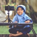 Selain memandu penggunaan media sosial, orang tua juga dapat mendorong anak-anak untuk menggunakan platform TikTok secara positif karena telah menjadi bagian penting dari kehidupan sehari-hari anak dan remaja.