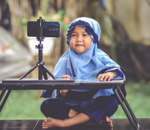 Selain memandu penggunaan media sosial, orang tua juga dapat mendorong anak-anak untuk menggunakan platform TikTok secara positif karena telah menjadi bagian penting dari kehidupan sehari-hari anak dan remaja.