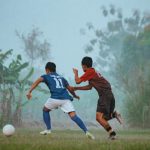 Sepak bola bukan sekadar olahraga. Sepak bola bahkan seperti agama atau aliran kepercayaan tersendiri. Seringkali fanatisme suporter pada bola dan klub melebihi kecintaan mereka pada diri sendiri bahkan agama, dan lainnya.