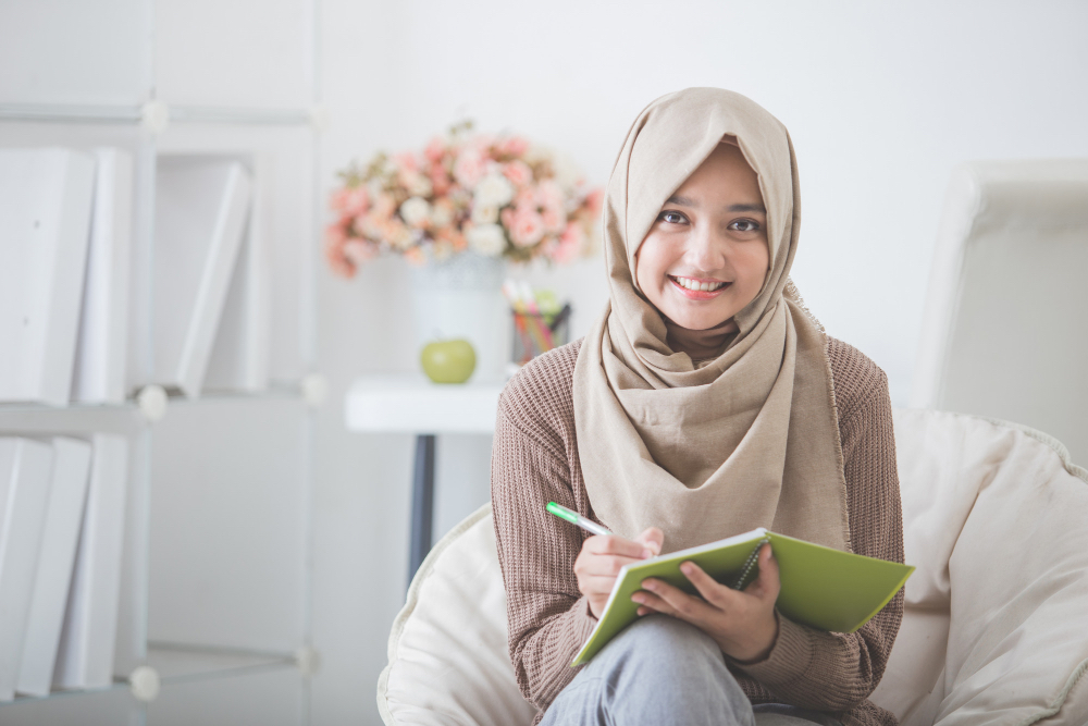 Cerita anak adalah cerita sederhana, akan tetapi kompleks. Penulis harus mengalihkan pola pikir orang dewasa kepada dunia anak-anak. Selain tidak ruwet, isinya harus membantu daya kreativitas anak.