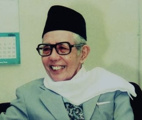 Mantan Perdana Menteri tahun 1950-1951 Mohammad Natsir ikut menandatangani Petisi 50 yang mengkritik pidato Presiden Soeharto. Lalu hidupnya dipersulit oleh rezim Orde Baru.