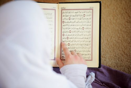 Surat Al-Insyirah memberi inspirasi bahwa tidak ada kesulitan yang tidak bisa diselesaikan. Bahkan dalam satu kesulitan terdapat dua jalan keluar. Jadi, tidak ada kata menyerah dalam menghadapi masalah.