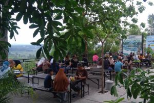 Angkringan Puncak Bibis, Nikmati Nasi Bakar di Seberang Merapi