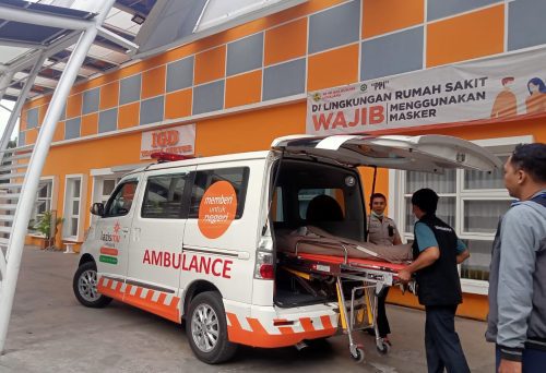 Setiap roda yang berputar dan raungan sirine yang terdengar dari ambulans Lazismu Lumajang, menjadi saksi bisu aksi-aksi kemanusiaan. 