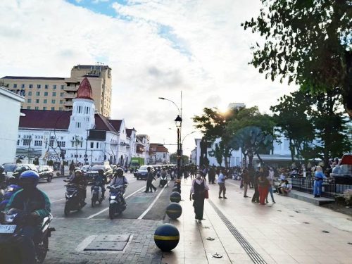 Kota lama Surabaya kini menjadi kawasan heritage yang menarik. Tidak kusam seperti dulu. Menjadi tempat wisata sekaligus pengingat sejarah kelahiran kota dan masa perjuangan kemerdekaan.