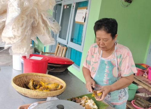 Sejak 2016, kuliner rujak cingur Surabaya terdaftar di Situs Kemdikbud sebagai warisan budaya tak benda Indonesia dari Provinsi Jawa Timur. Makanan tradisional ini juga menjamur di Gresik. Salah satunya Rujak Cingur Bu Endang.  