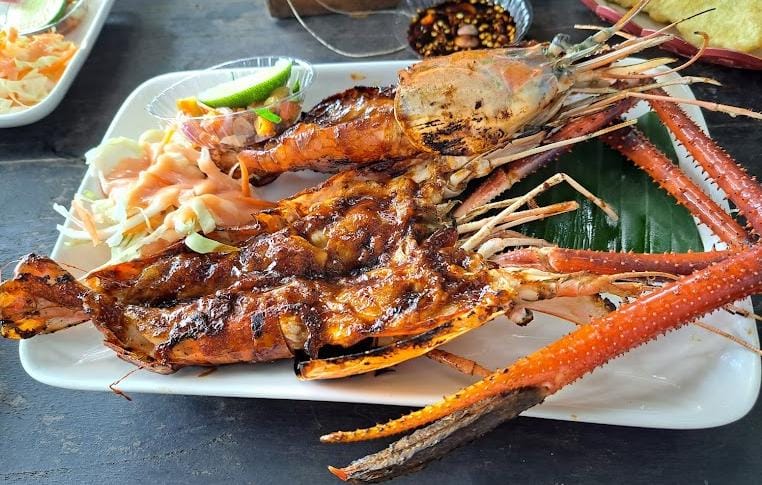 Udang gajah bakar menjadi salah satu menu favorit yang ada di resto ini. Lalu ada unagi atau ikan sidat air tawar bakar yang juga cukup menggoda.