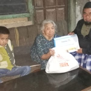 Lazismu Plaosan Berderma, Senyum Mbah Salimah pun Merekah