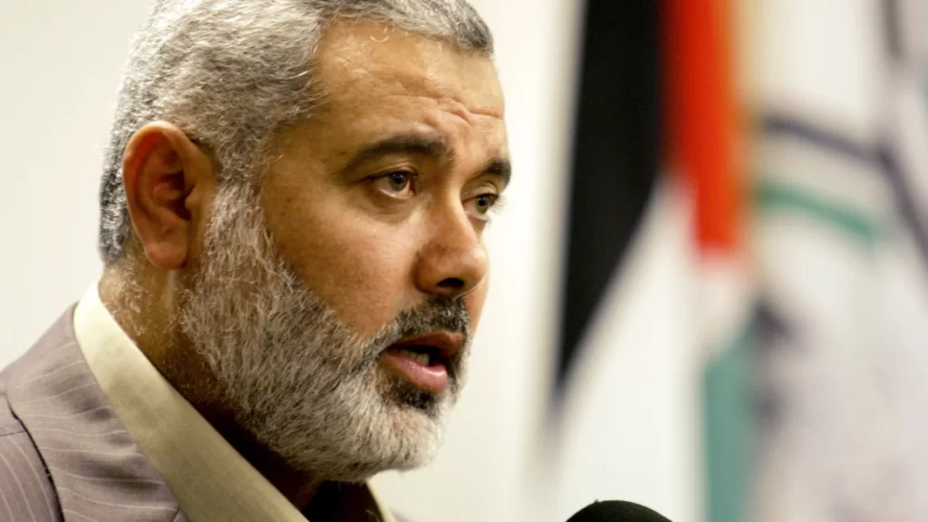 Ismail Haniyeh dibunuh Israel 31 Juli 2024. Surat Ali Imran/3:169-172 yang dia baca saat mengimami sebuah salat lalu viral. Ayat 169 menegaskan yang gugur di jalan Allah terus 'hidup'. 