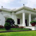 Istana Merdeka dan Istana Negara di Jakarta disebut-sebut bau kolonial. Karena itu dibangunlah Ibu Kota Nusantara (IKN) yang diklaim tidak berbau kolonial. Benarkah?