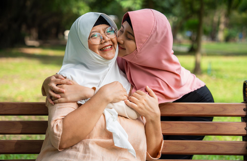 Memuliakan orang tua menjadi kewajiban seorang anak sebagaimana perintah agama. Banyak cara untuk membahagiakan orang tua. Tapi kadang ada anak yang abai dengan itu. Day care lansia bisa jadi solusi