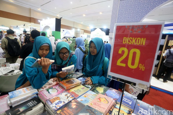 Islamic Book Fair 2024 dibuka Rabu (14/8/2024). Pameran buku islami terbesar di Tanah Air itu diikuti oleh berbagai penerbit ternama, di antaranya Pro-U Media.