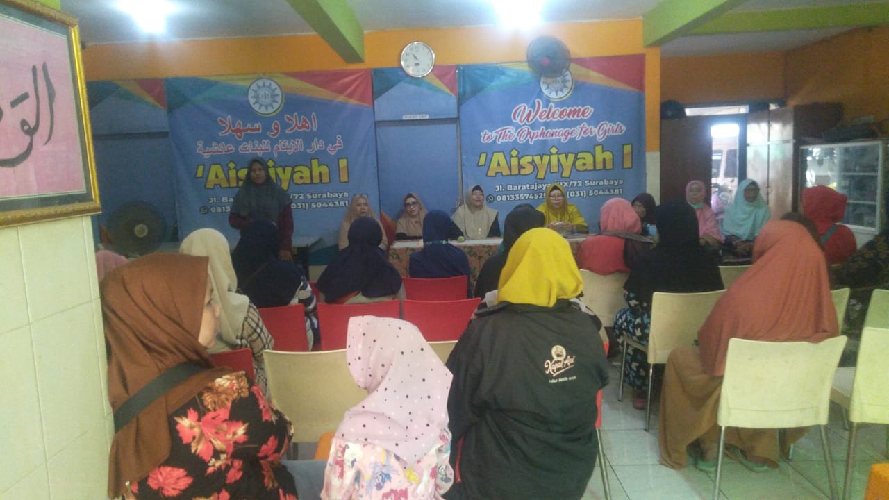 Anak-anak non panti tak luput dari perhatian pengurus Panti Asuhan Yatim Putri (PAYP) Aisyiyah 1 Baratajaya. Program pembinaan dan santunan menjadi agenda yang kelak akan berkesinambungan.