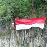 UMM punya cara unik dalam menyemarakkan HUT Ke-79 RI. Salah satunya dengan mengibarkan bendera raksasa di tebing Pujon Hill yang melibatkan Divisi Mahasiswa Pencinta Alam UMM.