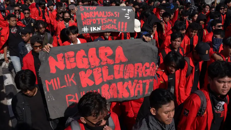 Telur-telur partai yang diimpikan membawa angin segar dmokrasi Indonesianya nyatanya tetap menjadi penerus praktik-praktik lama politik yang tak berpihak Rakyat. Untungnya netizen hadir menjadi kekuatan baru bagi bagi rakyat.