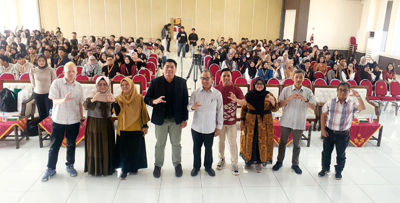 Kiat sukses komunikasi ala Presiden Direktur PT Volvo Balikpapan terungkap. Prodi Komunikasi UMM menjalin kerjasama perusahaan asal Kalimantan Timur itu. Sebagai kota pemasok mahasiswa terbanyak kedua setelah Jatim, harapannya, alumni UMM bisa lebih siap bekerja.