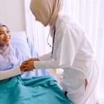 Dugaan larangan berhijab di RS Medistra mencuat setelah beredar luas surat terbuka Dr. dr. Diani Kartini, Sp.B,, Subsp.Onk(K) di media sosial. MUI pun angkat bicara