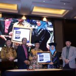 Wisuda Ke-45 UMG bersejarah. Selain merayakan kelulusan 728 wisudawan, ada peluncuran Buku Mentari Terbit di Kota Industri (Sejarah Universitas Muhammadiyah Gresik) dan peletakan batu pertama gedung modern.