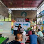 Warung kopi biasanya untuk ngopi tapi kali ini SD Muhammadiyah 1 GKB Gresik memanfaatkannya sebagai lokasi Kajian Ayah. Para ayah pun antuasias menyimak kajian di sana.