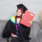 Syifa Cahya Ramdhati termasuk mahasiswa UMM yang punya segudang pengalaman internasional. Dia terpilih sebagai salah satu wisudawan terbaik 2024. Niat kuat, target terukur, dan usaha yang sungguh-sungguh adalah kuncinya.