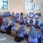 Indahnya kebersaman saat guru dan siswa SMA Muhammadiyah 4 Sidayu makan Bersama usai acara penutupan rangkaian acara peringatan HUT ke-79 RI.