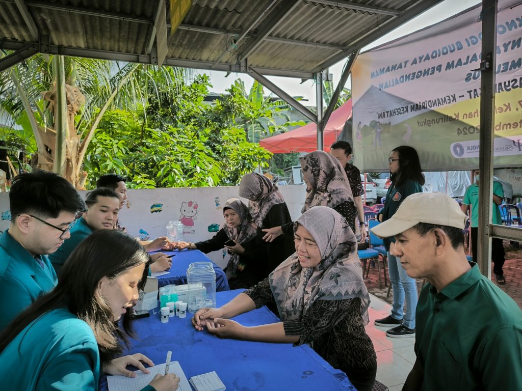 Membangun kesadaran pentingnya pola hidup sehat bisa dilakukan untuk mencegah Diabetes Melitus. Seperti yang dilakukan tim dari Ubaya yang mendapatkan dukungan dana dari DRTPM.