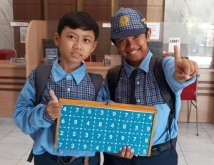 Dari Othello ke Panggung Kemenangan, Dua Siswa SD Mugeb Sukses di GLIS 2024