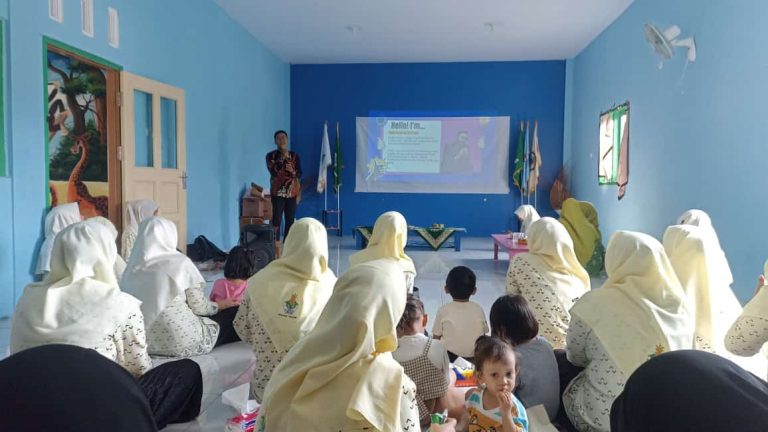 Delapan tipe orang tua dalam pengasuhan anak menjadi salah satu materi menarik dalam kajian rutin Pimpinan Cabang Nasyiatul Aisyiyah (PCNA) Ujungpangkah, Gresik.