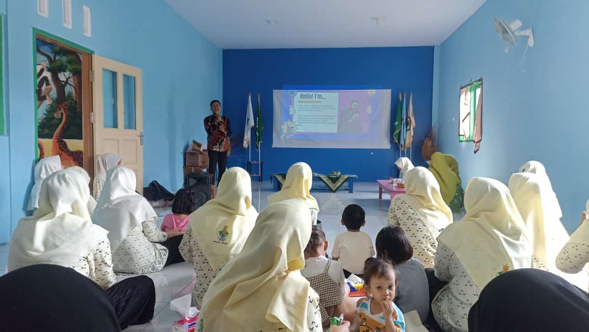 Delapan tipe orang tua dalam pengasuhan anak menjadi salah satu materi menarik dalam kajian rutin Pimpinan Cabang Nasyiatul Aisyiyah (PCNA) Ujungpangkah, Gresik.