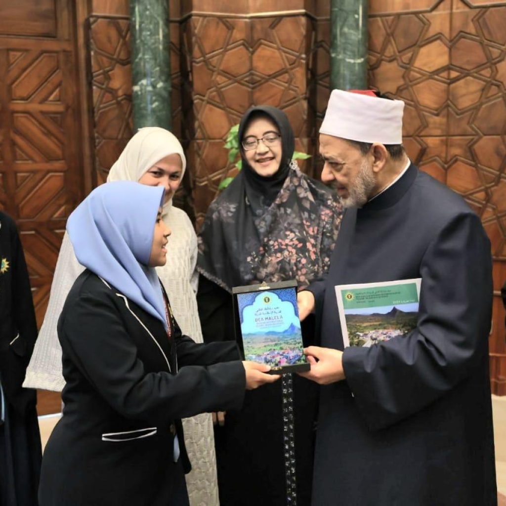 Din Syamsuddin Bawa Rombongan SMA Dea Malela Bertemu Grand Syekh Al-Azhar