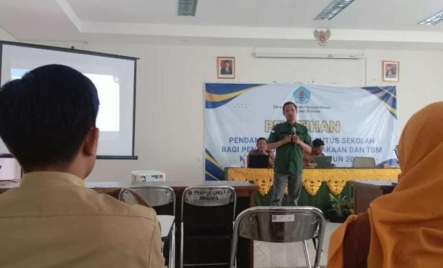 Data anak putus sekolah di Kabupaten Brebes diungkap. Taman Baca Masyarakat maupun Perpustakaan Desa diajak berlatih mendampingi anak putus sekolah untuk meningkatkan Indeks Pembangunan Manusia di sana. 