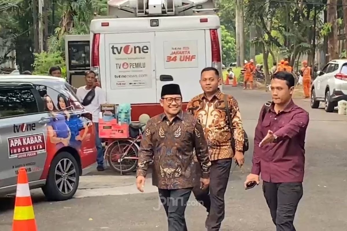 Cak Imin atau Abdul Muhaimin Iskandar termasuk salah satu tokoh yang menghadap Prabowo Subianto di rumahnya. Dia bersama 35 tokoh yang sudah dipanggil Prabowo akan menjadi menteri?