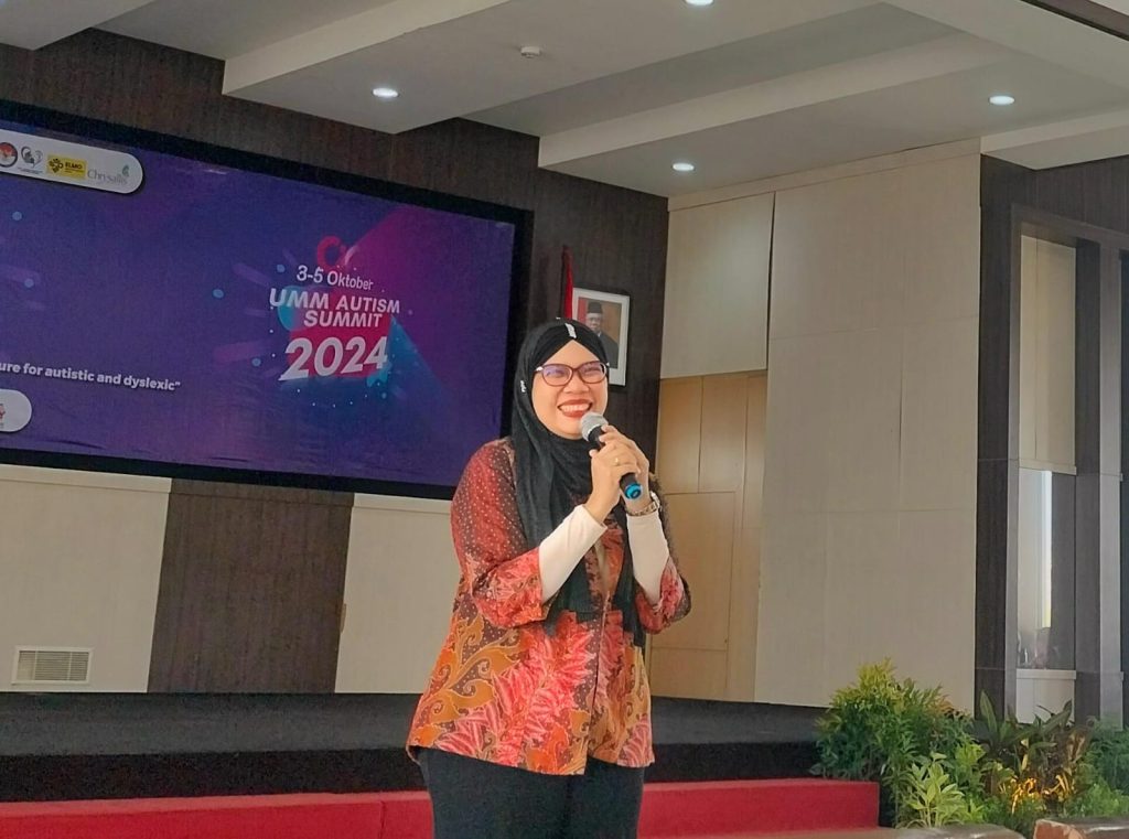 Membangun kelas inklusif untuk mendukung siswa dengan autisme secara efektif dibahas pada salah satu kelas workshop UMM Autism Summit 2024. Pembicaranya, dosen psikologi sekaligus orang tua anak autis.