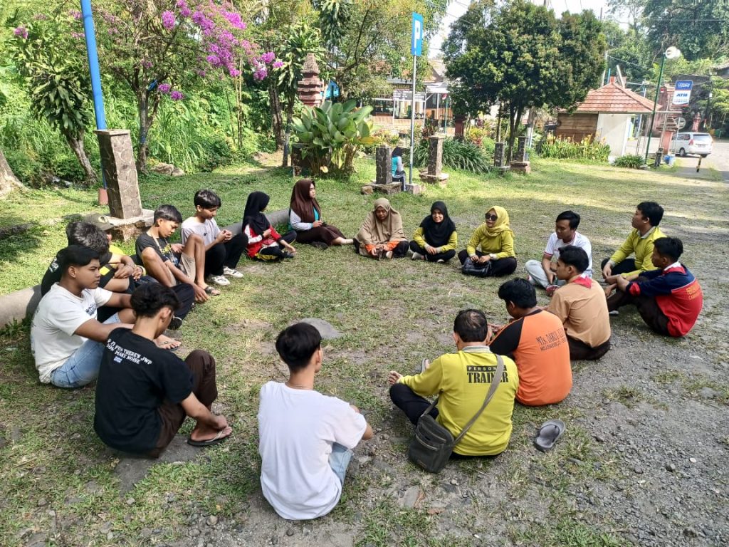 Kolaborasi inspiratif dilakukan oleh MTs dan SMA Darul Ulum Driyorejo Gresik untuk menyiapkan pemimpin masa depan.