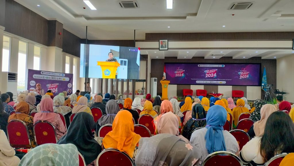 Peserta UMM Autism Summit (UAS) 2024 masih bertahan hingga sesi penutupan. Sekitar 600 peserta menyaksikan deklarasi naskah komitmen sebagai wujud tindak lanjut UAS 2024.