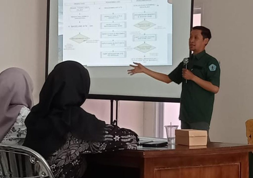 Data anak putus sekolah di Kabupaten Brebes diungkap. Taman Baca Masyarakat maupun Perpustakaan Desa diajak berlatih mendampingi anak putus sekolah untuk meningkatkan Indeks Pembangunan Manusia di sana.