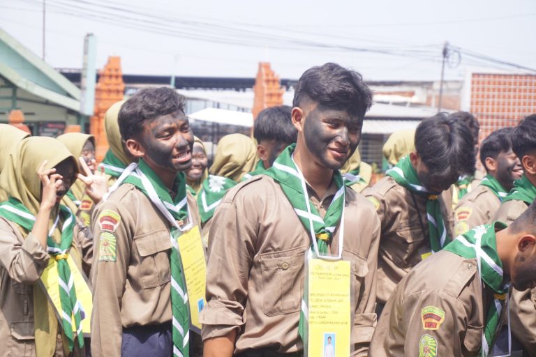 Cetak kader yang militan ditempuh Pimpinan Ranting IPM SMA Muhammadiyah 8 Cerme. Selama tiga hari, bak pembekalan Kabinet Merah Putih, mereka mengikuti LDKS di Pacet.