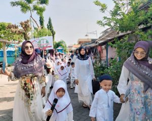 Serunya Pawai Santri Cilik Aisyiyah Ngimboh