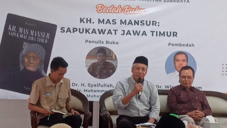 Bedah buku K.H. Mas Mansur Sapukawat Jawa Timur berlangsung di Masjid Taqwa Kalimas Udik Surabaya, Ahad 27 Oktober 2024. Acara unik ini dihadiri peneliti Jepang Keita Tosabayashi.