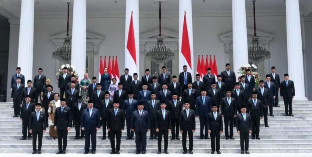 Kabinet Merah Putih pimpinan Presiden Prabowo Subianto dianggap yang paling gemuk sepanjang era Orde Baru hingga Reformasi. Apa penyebabnya?