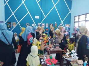 Perdana, Muhammadiyah Art Exhibition Labuhan Dikerumuni Anak PAUD