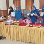 Bazar memeriahkan Buana Expert Management Training (BEMT) yang diadakan PWNA Jawa Timur. Stan ini ramai diserbu peserta maupun panitia yang tertarik membeli jajan atau minuman.