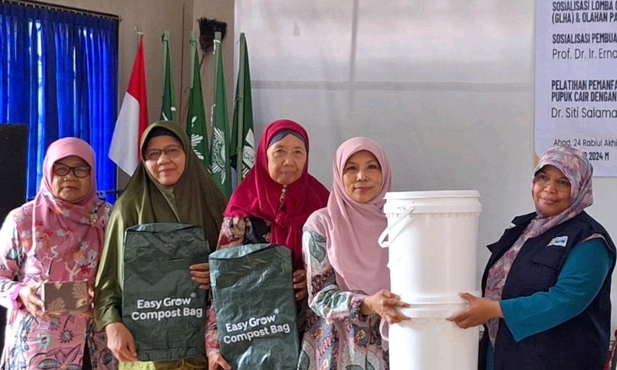 Limbah buah sering terbuang sia-sia. Maka Majelis Ekonomi Ketenagakerjaan (MEK) bersama Lembaga Lingkungan Hidup dan Penanggulangan Bencana (LLHPB) PCA Sleman mengadakan pelatihan pengelolaan limbah sampah.