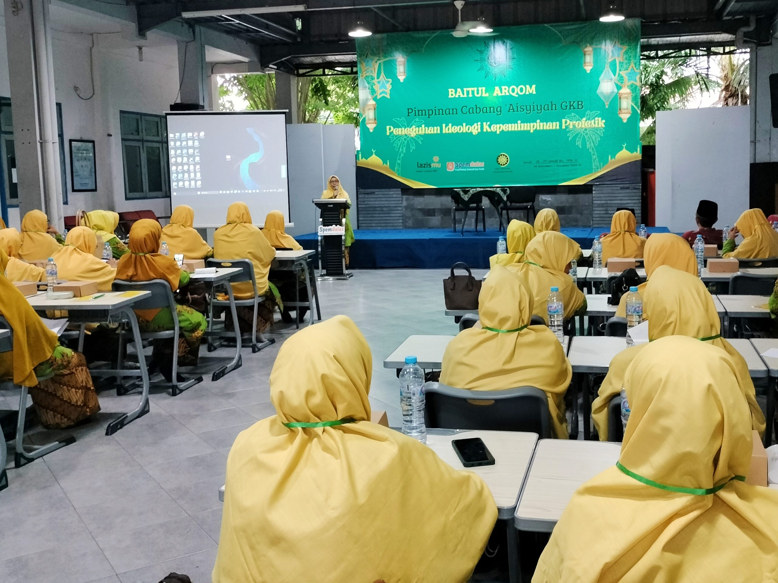33 tahun aktif berorganisasi memang tak mudah. Siti Faizah telah membuktikan, berbagai lelah dan tantangan lainnya bisa ia atasi berkat terinspirasi An-Nahl ayat 97.
