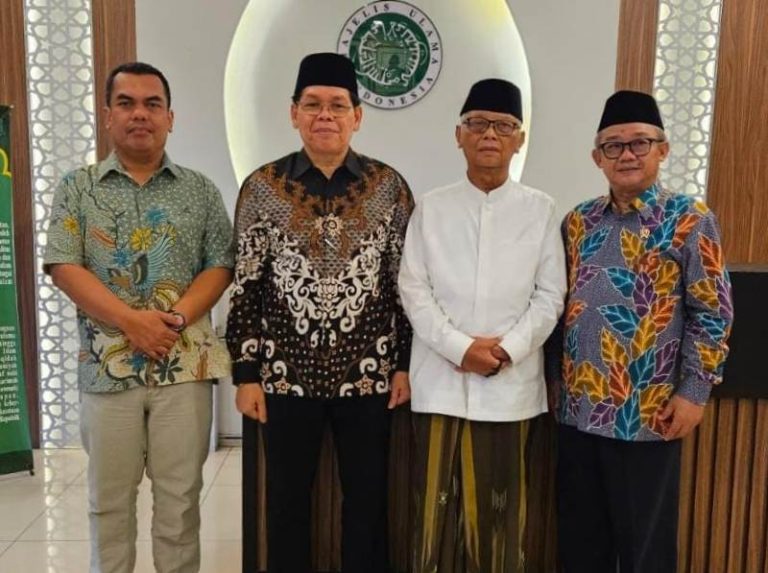 Mendiknas berdiskusi dengan pimpinan MUI soal peningkatan kualitas pendidikan. Ketua Umum MUI bersyukur presiden menunjuk menteri pendidikan dari Muhammadiyah.