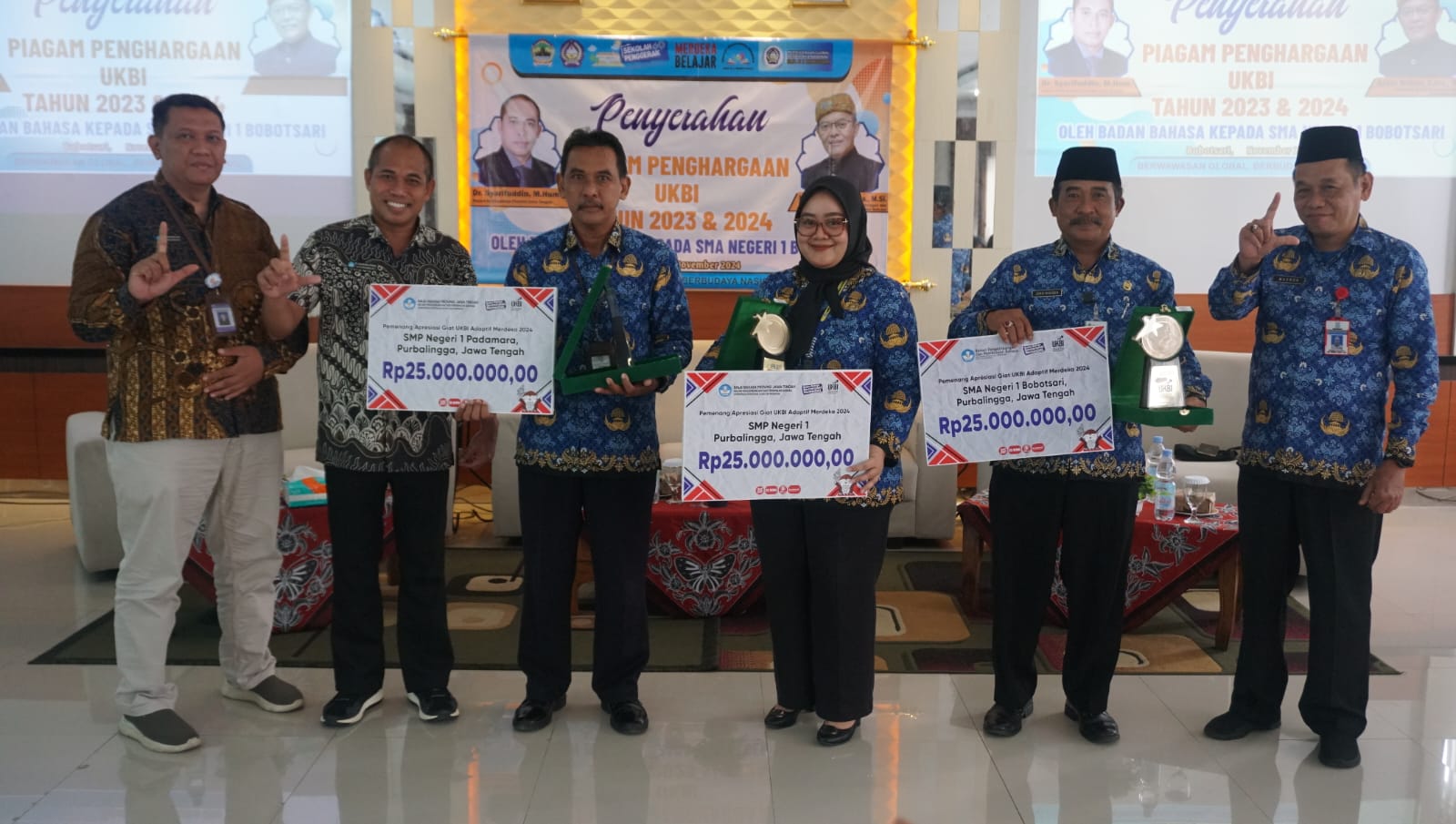 Tiga Sekolah Ini Raih Penghargaan Uji Kemahiran Berbahasa Indonesia