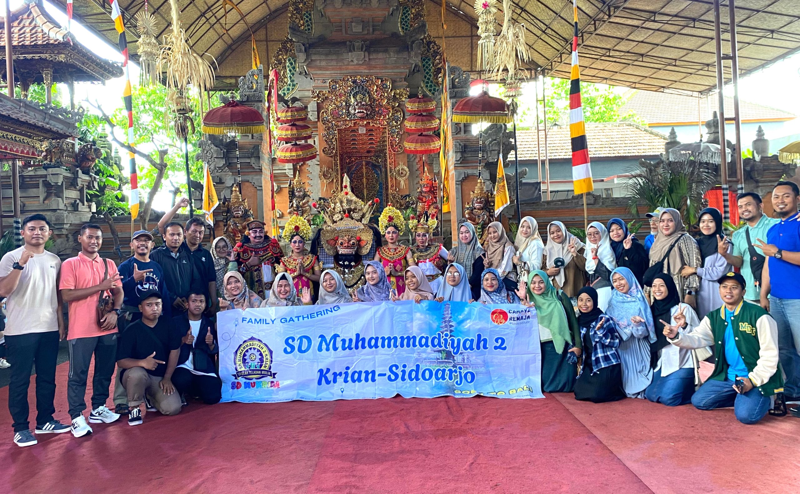 Menyaksikan Duel Barong Vs Rangda, Guru SD Mukrida Terpukau Budaya Bali