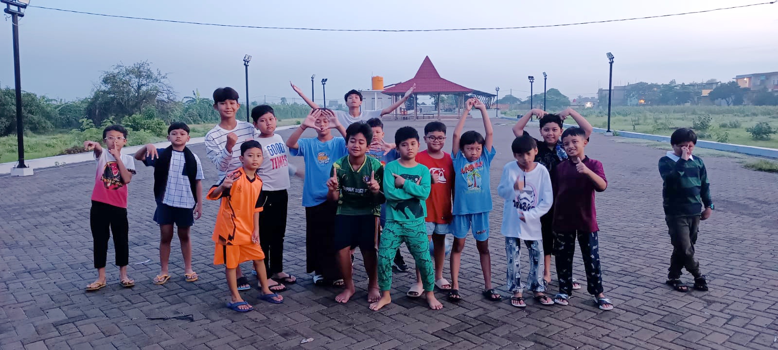 Tanah Lapang, “Berlian” bagi Siswa SD Musix di Tengah English Camp